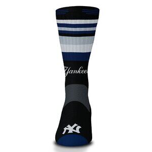 NEW For Bare Feet New York NY Yankees MLB Baseball Crew Set Sock Mens 9-13 NWT